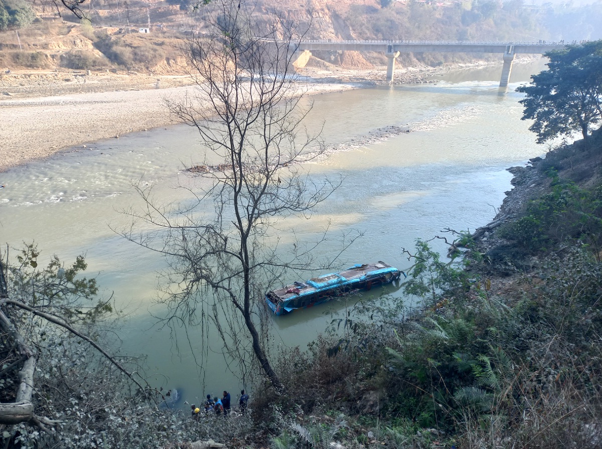 धादिङको घाटबेँसी बस दुर्घटना : मृतकको सङ्ख्या ७ पुग्यो